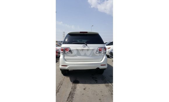 Acheter Import Voiture Toyota Fortuner Blanc à Import - Dubai, Benin Acheter Import Voiture Toyota Fortuner Blanc à Import - Dubai, Benin