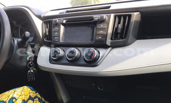 Sayi Na hannu Toyota RAV4 White Mota in Cotonou a Benin Sayi Na hannu Toyota RAV4 White Mota in Cotonou a Benin
