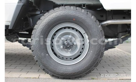Sayi Imported Toyota Land Cruiser White Mota in Import - Dubai a Benin Sayi Imported Toyota Land Cruiser White Mota in Import - Dubai a Benin