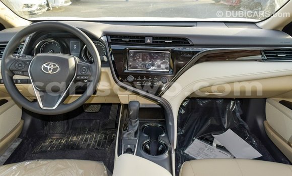 Acheter Import Voiture Toyota Camry Blanc à Import - Dubai, Benin Acheter Import Voiture Toyota Camry Blanc à Import - Dubai, Benin