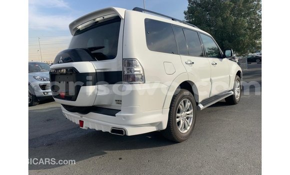 Ra Imported Mitsubishi Pajero funfun Ọkọ̀ in Import - Dubai ni Benin Ra Imported Mitsubishi Pajero funfun Ọkọ̀ in Import - Dubai ni Benin