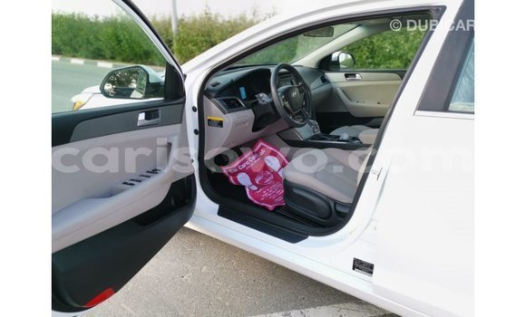 Acheter Import Voiture Hyundai Sonata Blanc à Import - Dubai, Benin Acheter Import Voiture Hyundai Sonata Blanc à Import - Dubai, Benin