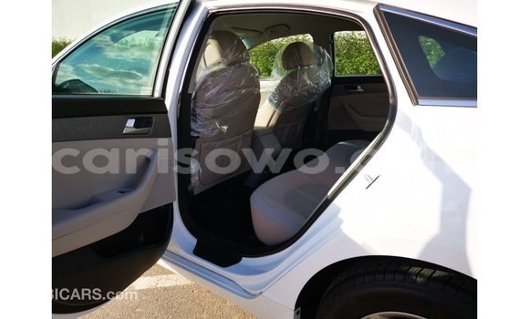 Acheter Import Voiture Hyundai Sonata Blanc à Import - Dubai, Benin Acheter Import Voiture Hyundai Sonata Blanc à Import - Dubai, Benin