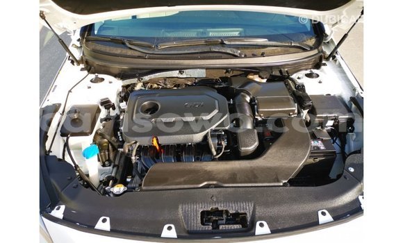 Acheter Import Voiture Hyundai Sonata Blanc à Import - Dubai, Benin Acheter Import Voiture Hyundai Sonata Blanc à Import - Dubai, Benin