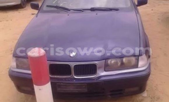 Sayi Na hannu BMW 3–Series Black Mota in Cotonou a Benin