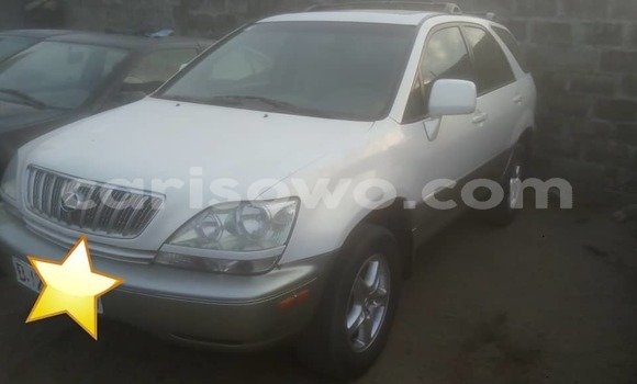 Ra Àlòkù Lexus RX 300 funfun Ọkọ̀ in Cotonou ni Benin Ra Àlòkù Lexus RX 300 funfun Ọkọ̀ in Cotonou ni Benin