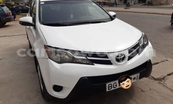 Sayi Na hannu Toyota RAV4 White Mota in Cotonou a Benin Sayi Na hannu Toyota RAV4 White Mota in Cotonou a Benin