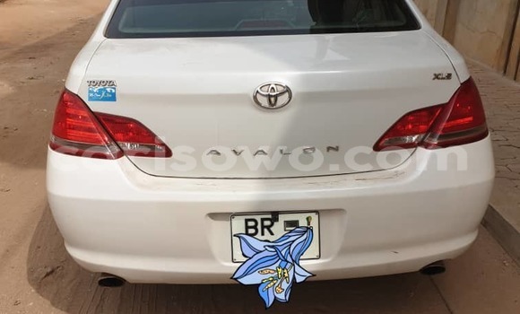 Ra Tuntun Toyota Avalon funfun Ọkọ̀ in Cotonou ni Benin Ra Tuntun Toyota Avalon funfun Ọkọ̀ in Cotonou ni Benin