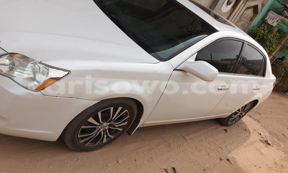 Ra Tuntun Toyota Avalon funfun Ọkọ̀ in Cotonou ni Benin Ra Tuntun Toyota Avalon funfun Ọkọ̀ in Cotonou ni Benin