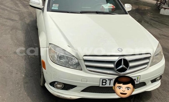 Ra Tuntun Mercedes-Benz C–Class funfun Ọkọ̀ in Cotonou ni Benin Ra Tuntun Mercedes-Benz C–Class funfun Ọkọ̀ in Cotonou ni Benin