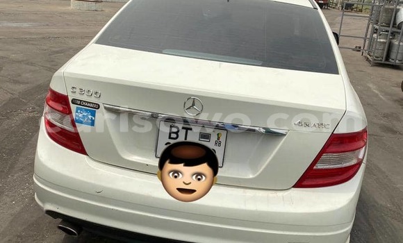 Ra Tuntun Mercedes-Benz C–Class funfun Ọkọ̀ in Cotonou ni Benin Ra Tuntun Mercedes-Benz C–Class funfun Ọkọ̀ in Cotonou ni Benin