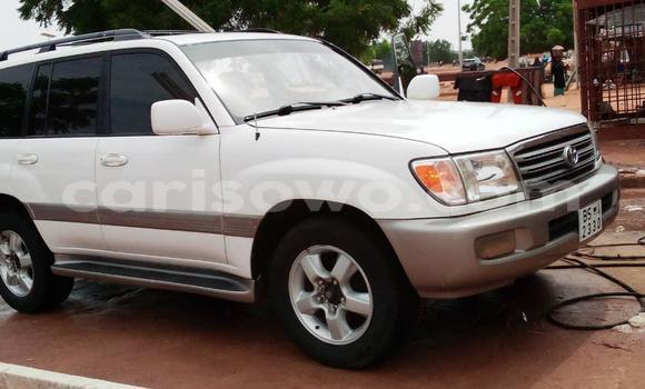 Ra Tuntun Toyota Land Cruiser Prado funfun Ọkọ̀ in Cotonou ni Benin Ra Tuntun Toyota Land Cruiser Prado funfun Ọkọ̀ in Cotonou ni Benin