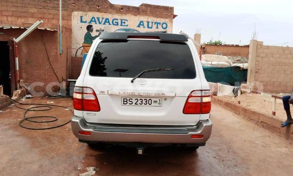 Ra Tuntun Toyota Land Cruiser Prado funfun Ọkọ̀ in Cotonou ni Benin Ra Tuntun Toyota Land Cruiser Prado funfun Ọkọ̀ in Cotonou ni Benin