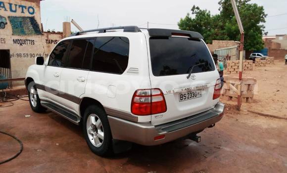 Ra Tuntun Toyota Land Cruiser Prado funfun Ọkọ̀ in Cotonou ni Benin Ra Tuntun Toyota Land Cruiser Prado funfun Ọkọ̀ in Cotonou ni Benin