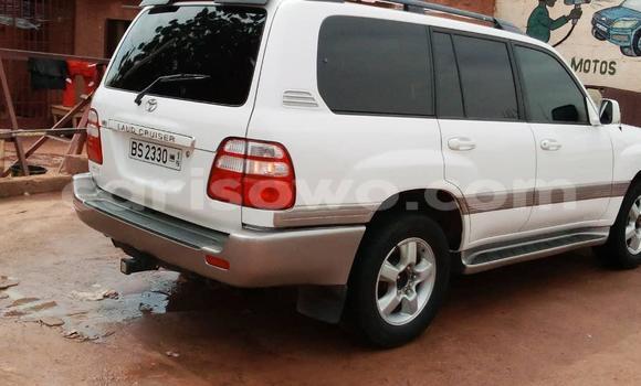 Ra Tuntun Toyota Land Cruiser Prado funfun Ọkọ̀ in Cotonou ni Benin Ra Tuntun Toyota Land Cruiser Prado funfun Ọkọ̀ in Cotonou ni Benin