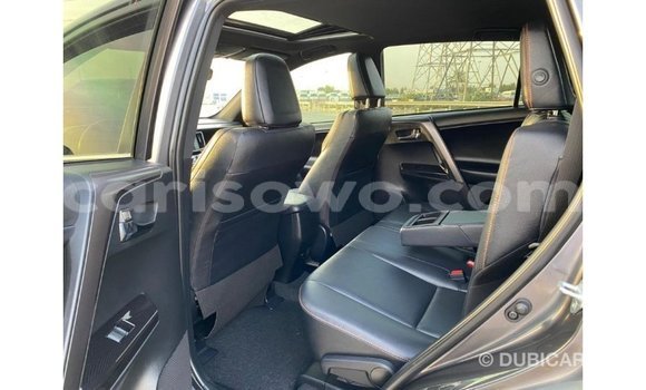 Ra Imported Toyota HiAce Miiran Ọkọ̀ akẹ́rù ńlá in Import - Dubai ni Benin Ra Imported Toyota HiAce Miiran Ọkọ̀ akẹ́rù ńlá in Import - Dubai ni Benin