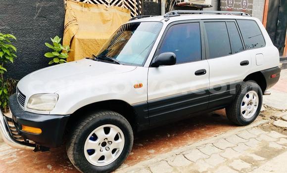 Ra Àlòkù Toyota RAV4 Silver Ọkọ̀ in Cotonou ni Benin Ra Àlòkù Toyota RAV4 Silver Ọkọ̀ in Cotonou ni Benin