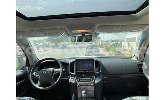 Acheter Import Voiture Toyota Land Cruiser Noir à Import - Dubai, Benin Acheter Import Voiture Toyota Land Cruiser Noir à Import - Dubai, Benin