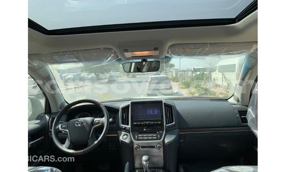 Acheter Import Voiture Toyota Land Cruiser Noir à Import - Dubai, Benin Acheter Import Voiture Toyota Land Cruiser Noir à Import - Dubai, Benin
