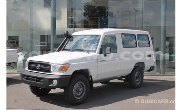 Acheter Import Voiture Toyota Land Cruiser Blanc à Import - Dubai, Benin Acheter Import Voiture Toyota Land Cruiser Blanc à Import - Dubai, Benin