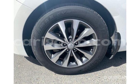 Acheter Import Voiture Kia Carnival Blanc à Import - Dubai, Benin Acheter Import Voiture Kia Carnival Blanc à Import - Dubai, Benin