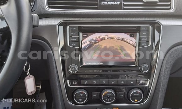 Acheter Import Voiture Volkswagen Passat Rouge à Import - Dubai, Benin Acheter Import Voiture Volkswagen Passat Rouge à Import - Dubai, Benin