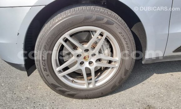 Acheter Import Voiture Porsche Macan Autre à Import - Dubai, Benin Acheter Import Voiture Porsche Macan Autre à Import - Dubai, Benin
