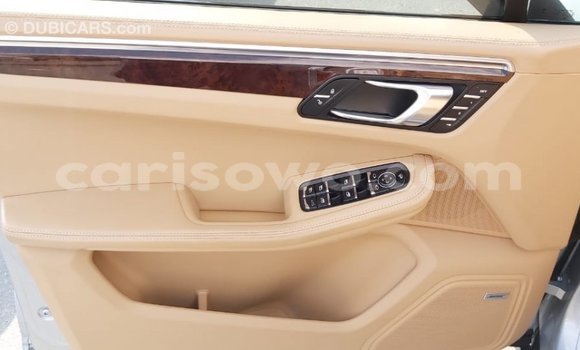 Acheter Import Voiture Porsche Macan Autre à Import - Dubai, Benin Acheter Import Voiture Porsche Macan Autre à Import - Dubai, Benin