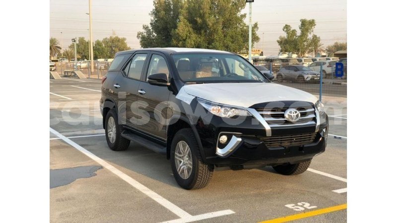 Big with watermark toyota fortuner benign import dubai 8097