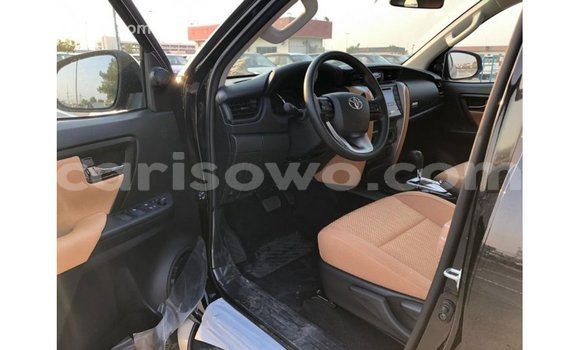 Acheter Import Voiture Toyota Fortuner Noir à Import - Dubai, Benin Acheter Import Voiture Toyota Fortuner Noir à Import - Dubai, Benin