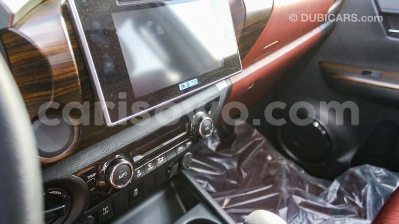 Big with watermark toyota hilux benin import dubai 8104