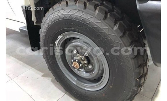 Acheter Import Voiture Toyota Land Cruiser Blanc à Import - Dubai, Benin Acheter Import Voiture Toyota Land Cruiser Blanc à Import - Dubai, Benin