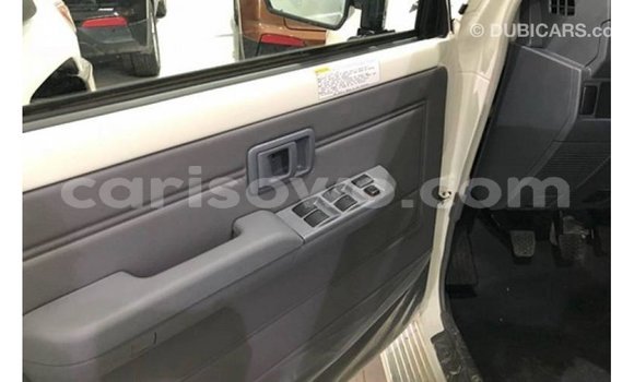 Acheter Import Voiture Toyota Land Cruiser Blanc à Import - Dubai, Benin Acheter Import Voiture Toyota Land Cruiser Blanc à Import - Dubai, Benin