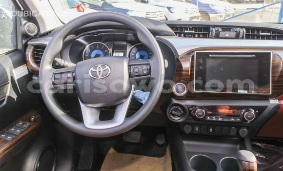Ra Imported Toyota Hilux funfun Ọkọ̀ in Import - Dubai ni Benin Ra Imported Toyota Hilux funfun Ọkọ̀ in Import - Dubai ni Benin