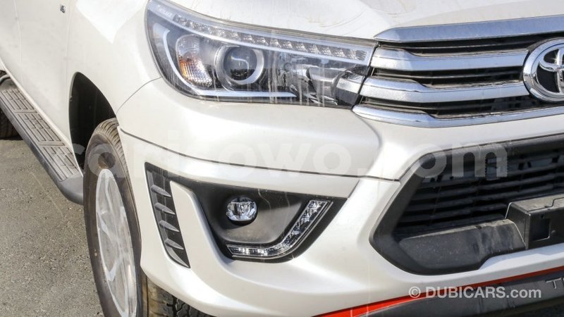 Big with watermark toyota hilux benign import dubai 8107