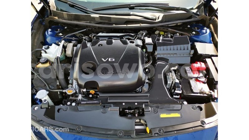 Big with watermark nissan maxima benin import dubai 8114