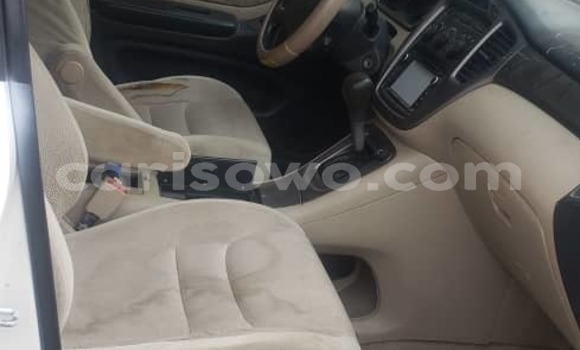 Sayi Na hannu Toyota Highlander White Mota in Cotonou a Benin Sayi Na hannu Toyota Highlander White Mota in Cotonou a Benin