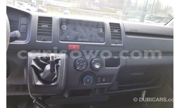 Acheter Import Voiture Toyota Hiace Blanc à Import - Dubai, Benin Acheter Import Voiture Toyota Hiace Blanc à Import - Dubai, Benin
