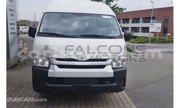 Acheter Import Voiture Toyota Hiace Blanc à Import - Dubai, Benin Acheter Import Voiture Toyota Hiace Blanc à Import - Dubai, Benin