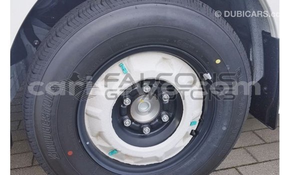 Acheter Import Voiture Toyota Hiace Blanc à Import - Dubai, Benin Acheter Import Voiture Toyota Hiace Blanc à Import - Dubai, Benin