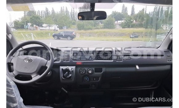 Acheter Import Voiture Toyota Hiace Blanc à Import - Dubai, Benin Acheter Import Voiture Toyota Hiace Blanc à Import - Dubai, Benin