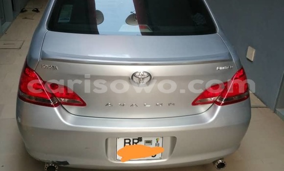 Sayi Sabo Toyota Avalon Azurfa Mota in Cotonou a Benin Sayi Sabo Toyota Avalon Azurfa Mota in Cotonou a Benin