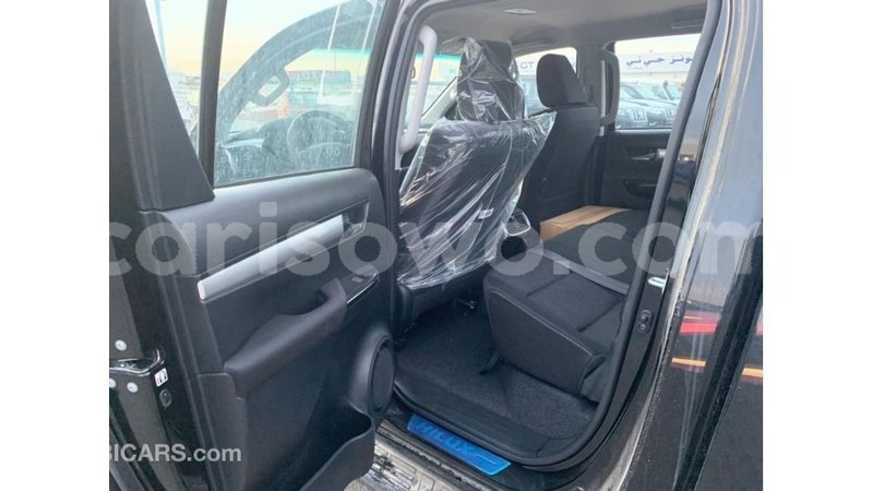 Big with watermark toyota hilux benign import dubai 8198