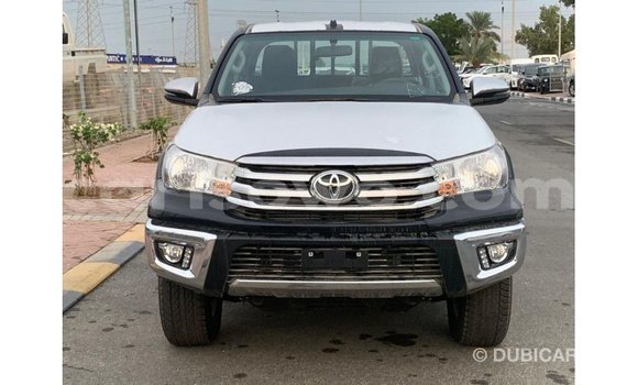 Acheter Import Voiture Toyota Hilux Noir à Import - Dubai, Benin Acheter Import Voiture Toyota Hilux Noir à Import - Dubai, Benin
