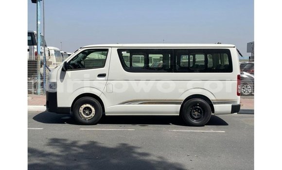 Sayi Imported Toyota Hiace White Mota in Import - Dubai a Benin Sayi Imported Toyota Hiace White Mota in Import - Dubai a Benin