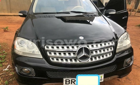 Ra Àlòkù Mercedes-Benz ML–Class Black Ọkọ̀ in Cotonou ni Benin Ra Àlòkù Mercedes-Benz ML–Class Black Ọkọ̀ in Cotonou ni Benin
