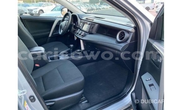 Ra Imported Toyota HiAce Miiran Ọkọ̀ akẹ́rù ńlá in Import - Dubai ni Benin Ra Imported Toyota HiAce Miiran Ọkọ̀ akẹ́rù ńlá in Import - Dubai ni Benin