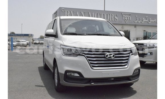 Sayi Imported Hyundai Chorus White Babbar mota in Import - Dubai a Benin