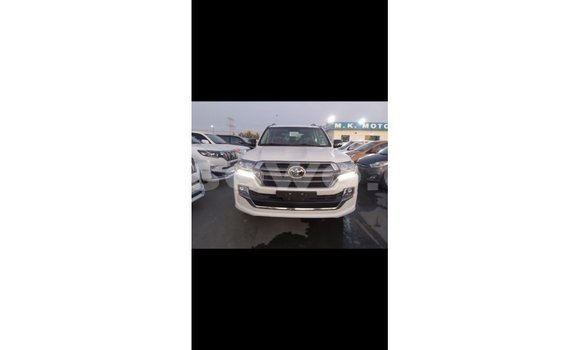 Ra Imported Toyota Land Cruiser funfun Ọkọ̀ in Import - Dubai ni Benin Ra Imported Toyota Land Cruiser funfun Ọkọ̀ in Import - Dubai ni Benin