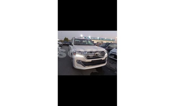 Ra Imported Toyota Land Cruiser funfun Ọkọ̀ in Import - Dubai ni Benin Ra Imported Toyota Land Cruiser funfun Ọkọ̀ in Import - Dubai ni Benin